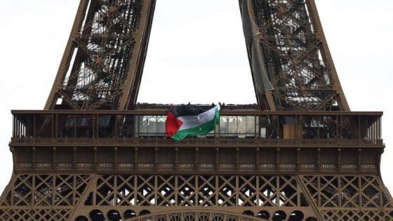توقيف ستة أشخاص بعد رفع العلم الفلسطيني على برج إيفل في ذكرى النكبة