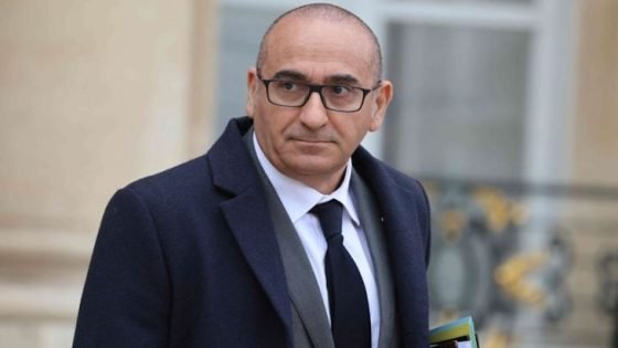 وزير الداخلية الفرنسي يؤكد استئناف ترحيل الجزائريين المقيمين بطريقة غير نظامية