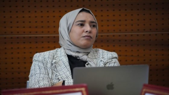 بعد إعلانها عطلة استثنائية.. ماء العينين تنتقد الحكومة بسبب “تجاهل” أساتذة التعليم العمومي