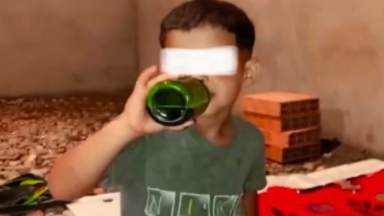 ” ما تقيش ولدي” تطالب بتحقيق عاجل بعد تداول فيديو صادم لطفل أُجبر على تناول مادة مسكرة