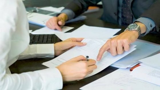 تنامي لجوء الأسر إلى الاقتراض لتغطية نفقاتها الأساسية يسائل الحكومة