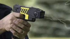 فرقة مكافحة العصابات تلجأ إلى سلاح “TASER” لإنهاء مغامرات شخص هائج بفاس