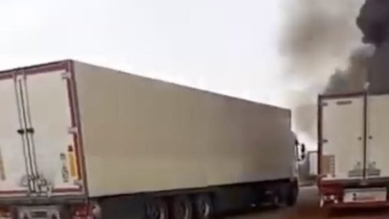 حركة “ماسينا” تضرم النار في 6 شاحنات مغربية على الطريق نحو باماكو