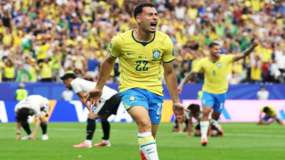 البرازيل تنجو من خروج مبكر وتقلب تأخرها أمام اليابان