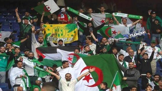 قبل المواجهة .. اشتباكات عنيفة وتبادل للضرب واللكمات بين جماهير الجزائر والأرجنتين