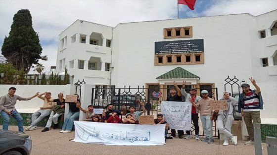 طلبة ابن طفيل يصعدون احتجاجهم بمبيت ليلي أمام وزارة التعليم العالي