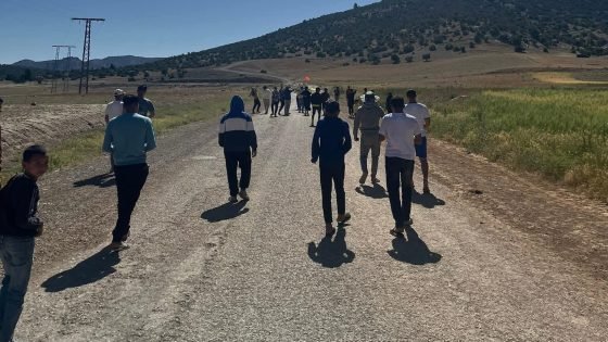 شباب بوتفردة يخرجون في مسيرة احتجاجية للمطالبة بفك العزلة وتحسين الخدمات الأساسية خرج عدد من شباب