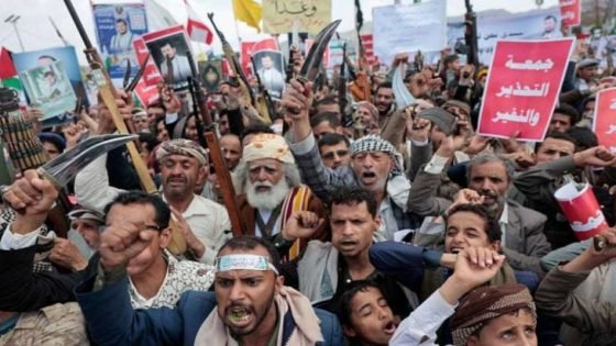 الحوثيون يتبنون هجوما صاروخيا على السعودية