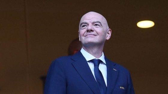 منظمة حقوقية تتقدم بشكوى ضد إنفانتينو بسبب “انتهاك مبدأ الحياد