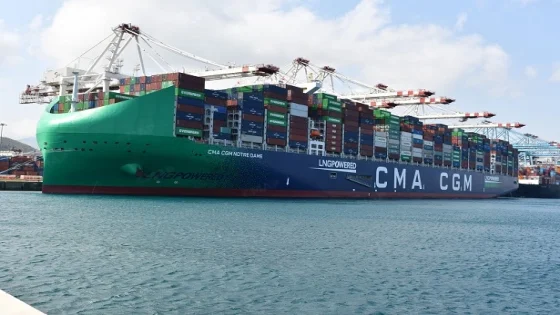 “CMA CGM NOTRE DAME” .. إحدى أكبر ناقلات الحاويات، ترسو بميناء طنجة المتوسط