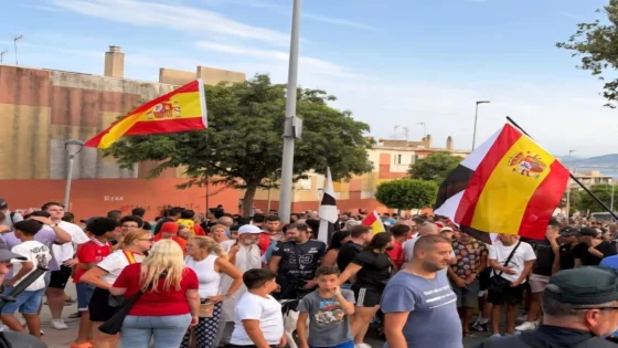 احتجاجات بسبتة المحتلة رفضا لاستعمال منشأة عسكرية لاستقبال المهاجرين الذين عبروا جماعيا إلى الثغر المحتل