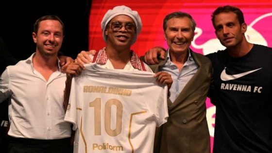 رونالدينيو يستأنف مسيرته الكروية في سنّ الـ46 عاما ويحلم بالهدف رقم 300