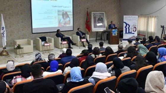 رسوم التوقيت الميسّر تشعل غضب الجامعات المغربية.. الطلبة الموظفون يلوّحون بالمقاطعة وحقوقيون يحذرون من “ضرب مجانية التعليم”