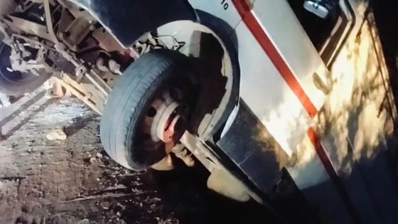 أوريكة.. سيارة تهوي من علو مرتفع دون تسجيل إصابات