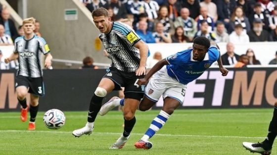 نيوكاسل يونايتد يلحق بهال سيتي خسارته الأولى في الدوري الإنكليزي