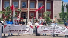 الطلبة الموظفون يجددون الاحتجاج أمام البرلمان رفضا لرسوم التعليم العالي وتأكيداً على المجانية