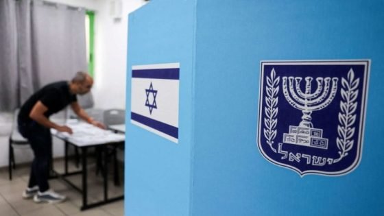 انتخابات إسرائيل: معسكر نتنياهو يحصل على 54 مقعدا وآيزنكوت 49 والعرب 17 بعد فرز 77.6% من الأصوات