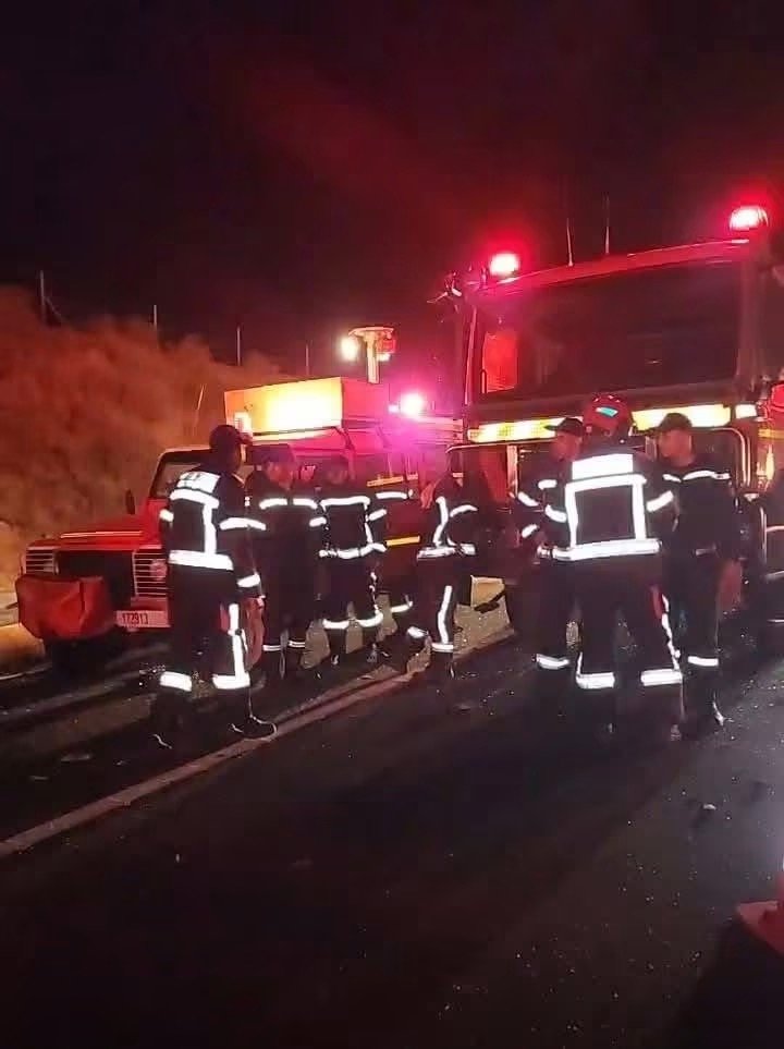 عناصر الوقاية المدنية في موقع حادثة أمسكرود