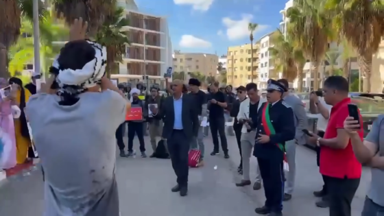 عزيز هناوي يدين رفع علم الانفصال أمام مندوبية السجون بالرباط