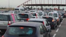 مبادرة تدعو المغاربة إلى التوقف عن استعمال وسائل النقل احتجاجاً على غلاء المحروقات