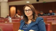 ماديحة خيير.. هل يُعقل أن تظل وزيرة أسيرة وثيقة طبية عمرها 22 سنة؟