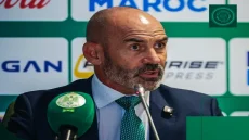 زلزال في القلعة الخضراء: الرجاء يطيح بباكو خيمينيز بعد بداية كارثية